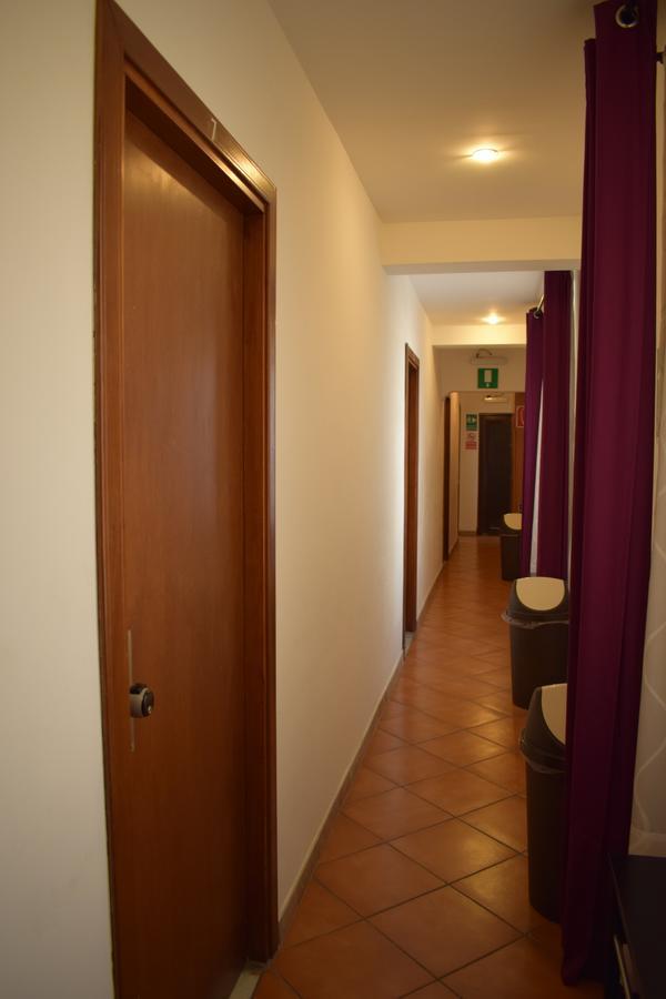 Sandy Hotel โรม ภายนอก รูปภาพ